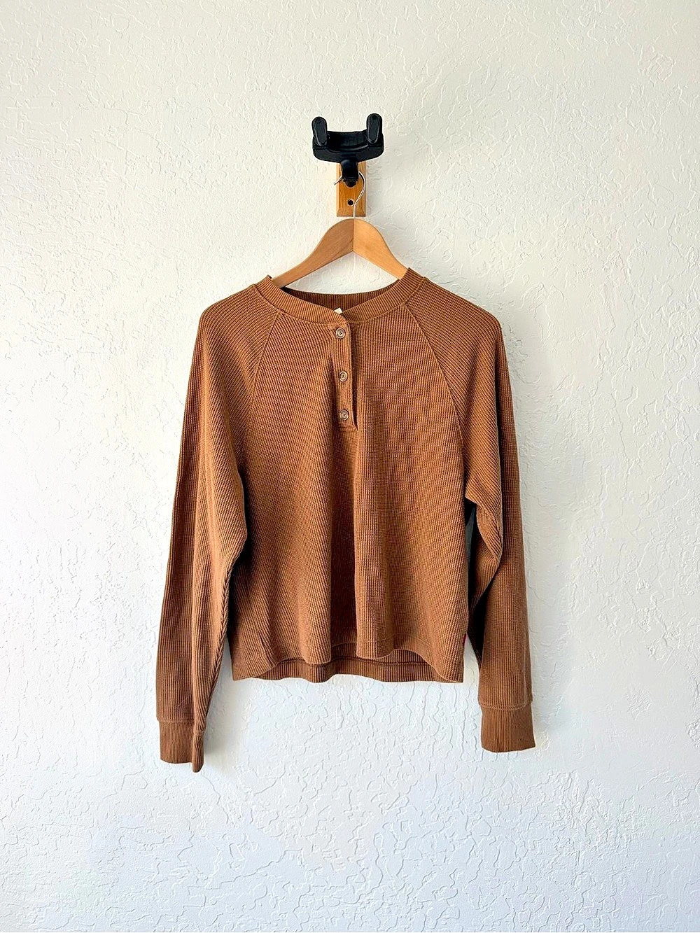 Levi'Small Long-Sleeve Thermal Henley Sweater Brown Small